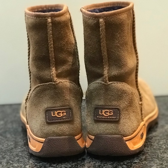 UGG GIRLS US SIZE4 - Picture 3 of 4